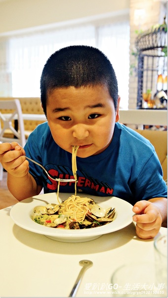 Oyami cafe:【食記/台北市】夏天就是要吃芒果鬆餅