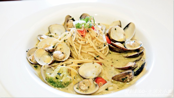 Oyami cafe:【食記/台北市】夏天就是要吃芒果鬆餅