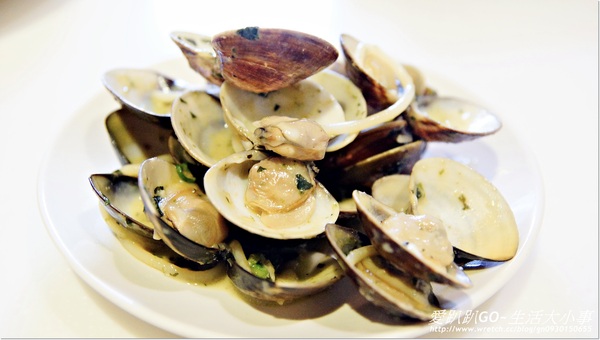 Oyami cafe:【食記/台北市】夏天就是要吃芒果鬆餅