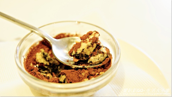 Oyami cafe:【食記/台北市】夏天就是要吃芒果鬆餅