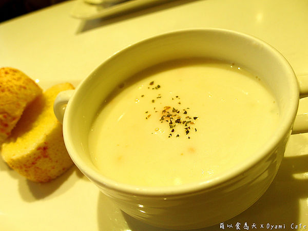 Oyami cafe：《試吃》巷弄中的Tiffany藍，女孩們尖叫吧！【Oyami Cafe】（西門町、鄉村風、咖啡、下午茶、甜點、義大利麵、捷運西門站）