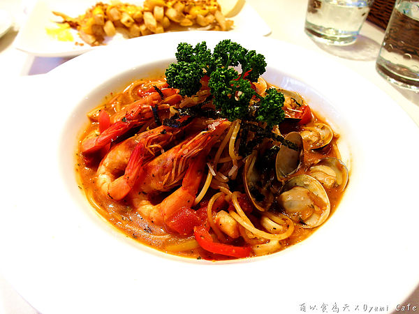 Oyami cafe：《試吃》巷弄中的Tiffany藍，女孩們尖叫吧！【Oyami Cafe】（西門町、鄉村風、咖啡、下午茶、甜點、義大利麵、捷運西門站）