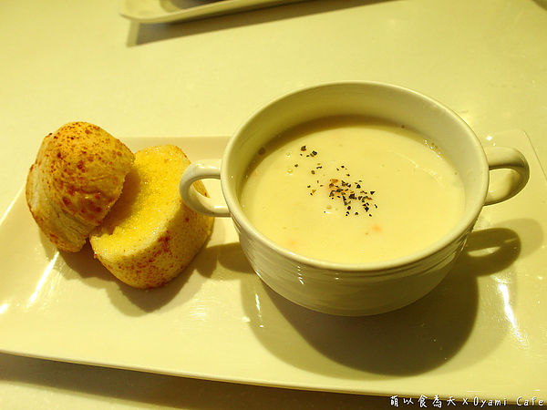 Oyami cafe：《試吃》巷弄中的Tiffany藍，女孩們尖叫吧！【Oyami Cafe】（西門町、鄉村風、咖啡、下午茶、甜點、義大利麵、捷運西門站）