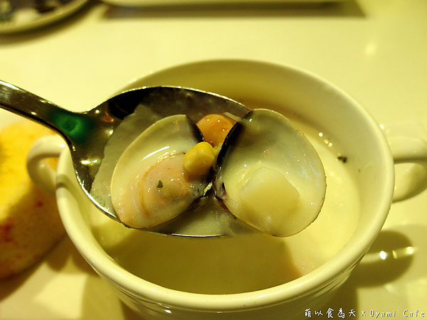 Oyami cafe：《試吃》巷弄中的Tiffany藍，女孩們尖叫吧！【Oyami Cafe】（西門町、鄉村風、咖啡、下午茶、甜點、義大利麵、捷運西門站）