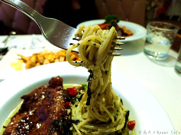 Oyami cafe：《試吃》巷弄中的Tiffany藍，女孩們尖叫吧！【Oyami Cafe】（西門町、鄉村風、咖啡、下午茶、甜點、義大利麵、捷運西門站）