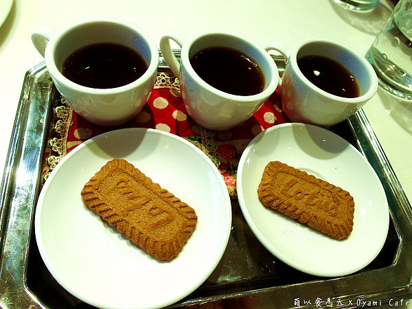 Oyami cafe：《試吃》巷弄中的Tiffany藍，女孩們尖叫吧！【Oyami Cafe】（西門町、鄉村風、咖啡、下午茶、甜點、義大利麵、捷運西門站）