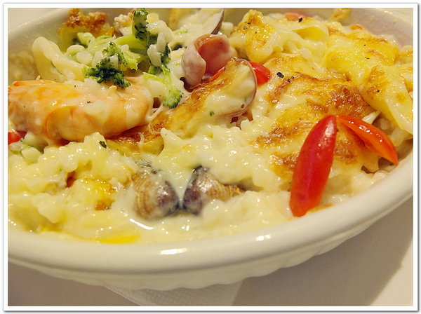 Oyami cafe：【Oyami cafe】 Mafia酸甜初體驗ღ超有料的海鮮燉飯ღ盆栽咖啡超好喝ღ