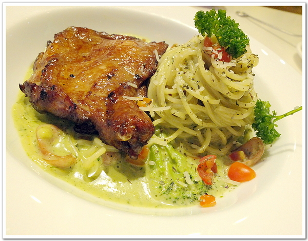 Oyami cafe：【Oyami cafe】 Mafia酸甜初體驗ღ超有料的海鮮燉飯ღ盆栽咖啡超好喝ღ