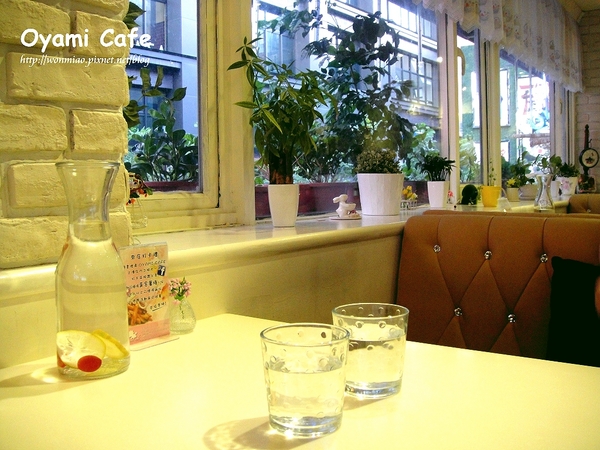 Oyami cafe：【台北市萬華區/食記】 西門町下午茶咖啡 / 鬆餅 / 義大利麵 ✿✿ Oyami Cafe ✿✿