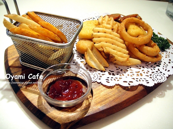 Oyami cafe：【台北市萬華區/食記】 西門町下午茶咖啡 / 鬆餅 / 義大利麵 ✿✿ Oyami Cafe ✿✿