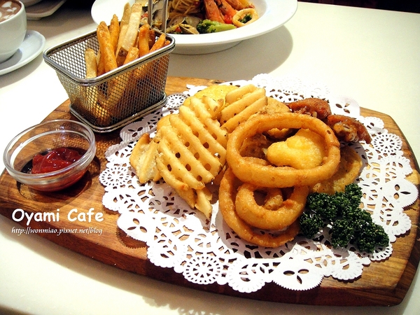 Oyami cafe：【台北市萬華區/食記】 西門町下午茶咖啡 / 鬆餅 / 義大利麵 ✿✿ Oyami Cafe ✿✿