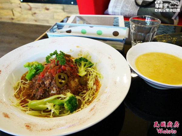 瓦圖廚房Watoto Diner：瓦圖廚房，一間有著非洲風元素的異國料理店～