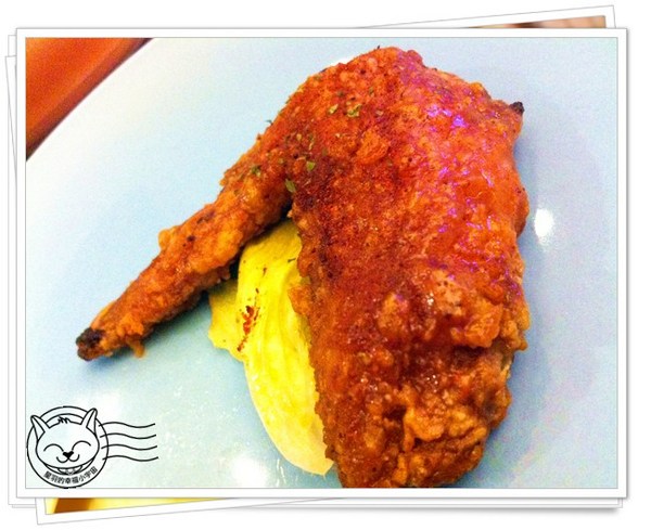 Hot Shock 哈燒庫美式餐廳:【星羽是吃貨-台中】服務貼心,吮指回味水牛城辣雞翅~Hot Shock 哈燒庫美式餐廳。