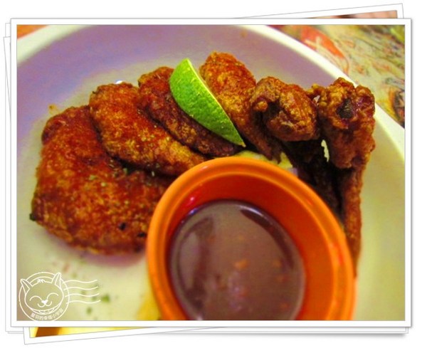 Hot Shock 哈燒庫美式餐廳:【星羽是吃貨-台中】服務貼心,吮指回味水牛城辣雞翅~Hot Shock 哈燒庫美式餐廳。