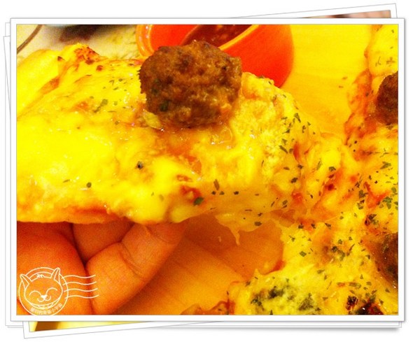 Hot Shock 哈燒庫美式餐廳:【星羽是吃貨-台中】服務貼心,吮指回味水牛城辣雞翅~Hot Shock 哈燒庫美式餐廳。