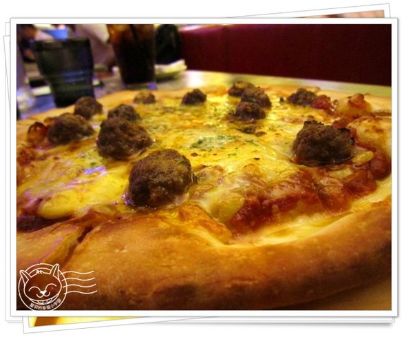 Hot Shock 哈燒庫美式餐廳:【星羽是吃貨-台中】服務貼心,吮指回味水牛城辣雞翅~Hot Shock 哈燒庫美式餐廳。