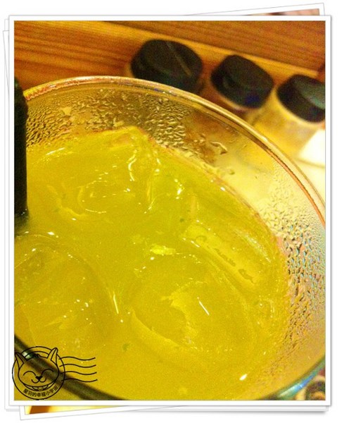 Hot Shock 哈燒庫美式餐廳:【星羽是吃貨-台中】服務貼心,吮指回味水牛城辣雞翅~Hot Shock 哈燒庫美式餐廳。