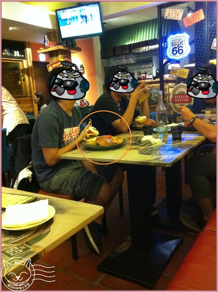 Hot Shock 哈燒庫美式餐廳:【星羽是吃貨-台中】服務貼心,吮指回味水牛城辣雞翅~Hot Shock 哈燒庫美式餐廳。