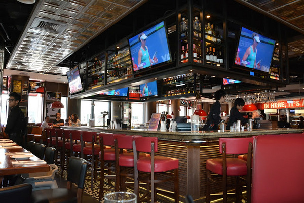 T.G.I.Friday's 星期五美式餐廳(阪急旗艦店)：[美食]TGI FRIDAYS 阪急旗艦店