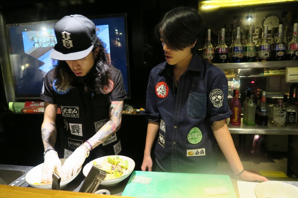 顛 居酒屋(石牌店)：台北 捷運石牌站 顛居酒屋~從來沒讓人失望的超好吃牛肋條