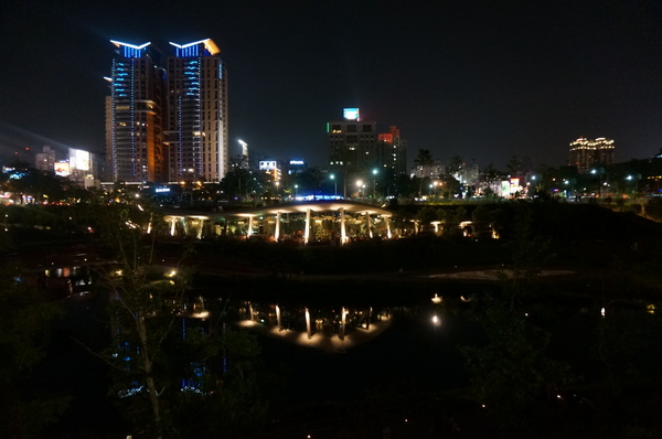 秋紅谷廣場:遊記:秋紅谷景觀生態公園