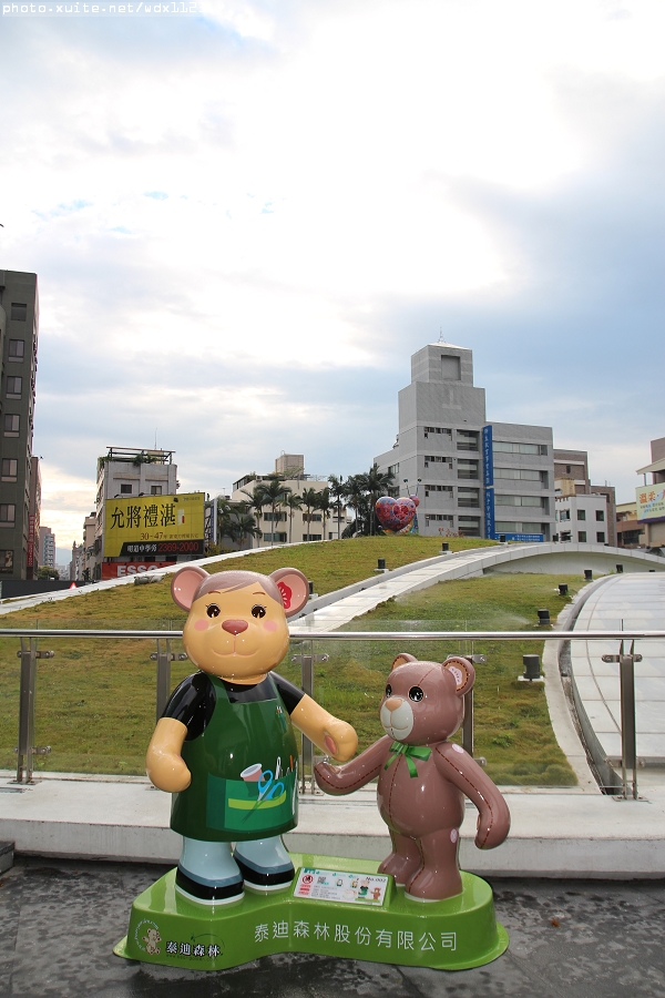 2014泰迪熊台中樂活嘉年華:2014泰迪熊樂活嘉年華✪100+2親子熊到齊❤金古錐~103.12.09更新