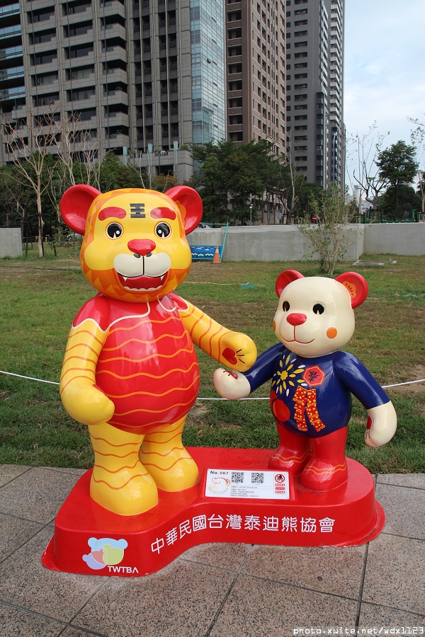 2014泰迪熊台中樂活嘉年華:2014泰迪熊樂活嘉年華✪100+2親子熊到齊❤金古錐~103.12.09更新