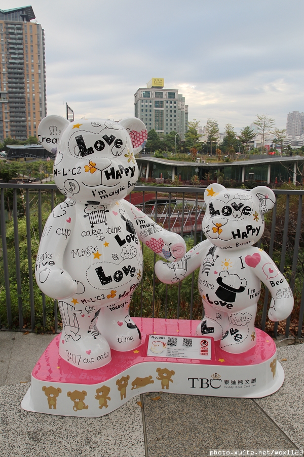 2014泰迪熊台中樂活嘉年華:2014泰迪熊樂活嘉年華✪100+2親子熊到齊❤金古錐~103.12.09更新