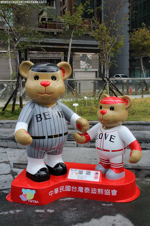 2014泰迪熊台中樂活嘉年華:2014泰迪熊樂活嘉年華✪100+2親子熊到齊❤金古錐~103.12.09更新