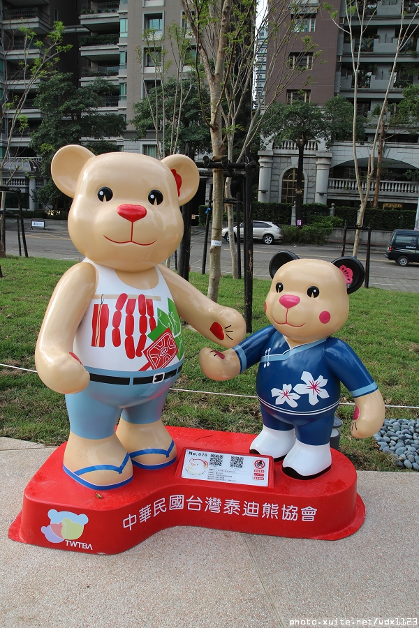 2014泰迪熊台中樂活嘉年華:2014泰迪熊樂活嘉年華✪100+2親子熊到齊❤金古錐~103.12.09更新