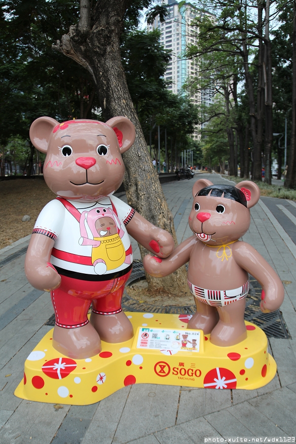 2014泰迪熊台中樂活嘉年華:2014泰迪熊樂活嘉年華✪100+2親子熊到齊❤金古錐~103.12.09更新