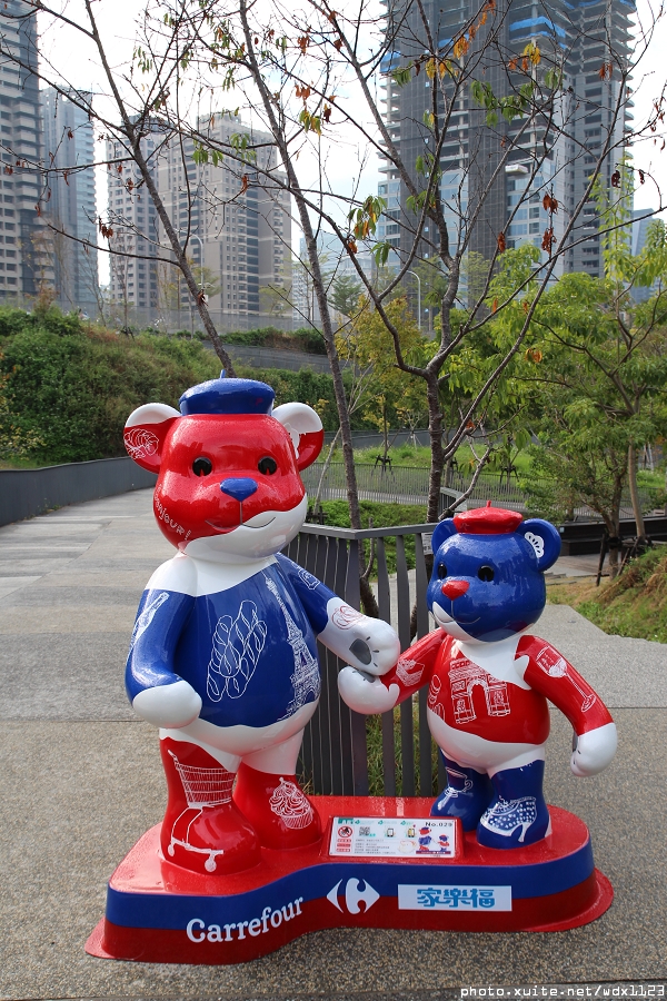 2014泰迪熊台中樂活嘉年華:2014泰迪熊樂活嘉年華✪100+2親子熊到齊❤金古錐~103.12.09更新