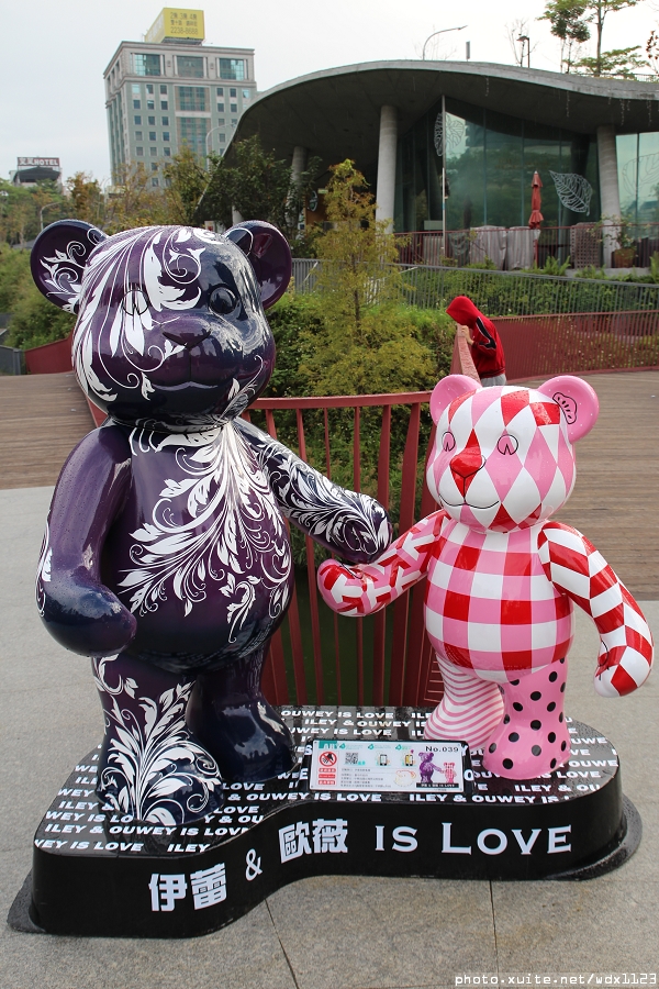 2014泰迪熊台中樂活嘉年華:2014泰迪熊樂活嘉年華✪100+2親子熊到齊❤金古錐~103.12.09更新