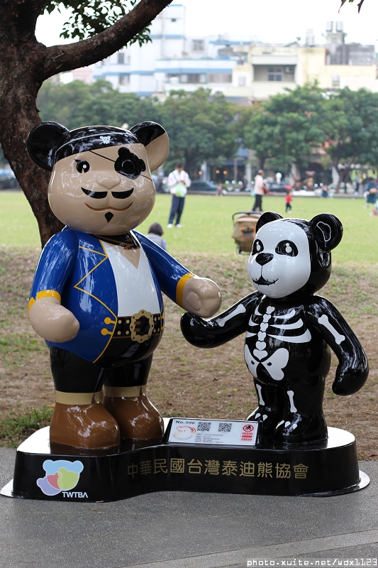 2014泰迪熊台中樂活嘉年華:2014泰迪熊樂活嘉年華✪100+2親子熊到齊❤金古錐~103.12.09更新