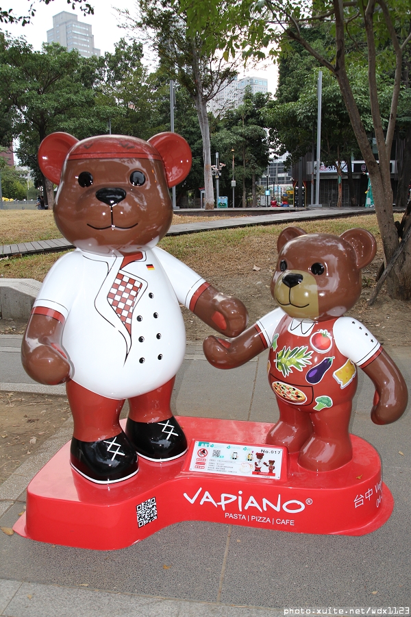 2014泰迪熊台中樂活嘉年華:2014泰迪熊樂活嘉年華✪100+2親子熊到齊❤金古錐~103.12.09更新