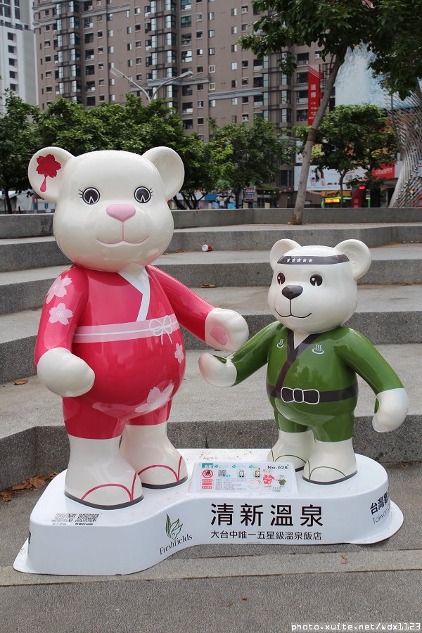 2014泰迪熊台中樂活嘉年華:2014泰迪熊樂活嘉年華✪100+2親子熊到齊❤金古錐~103.12.09更新