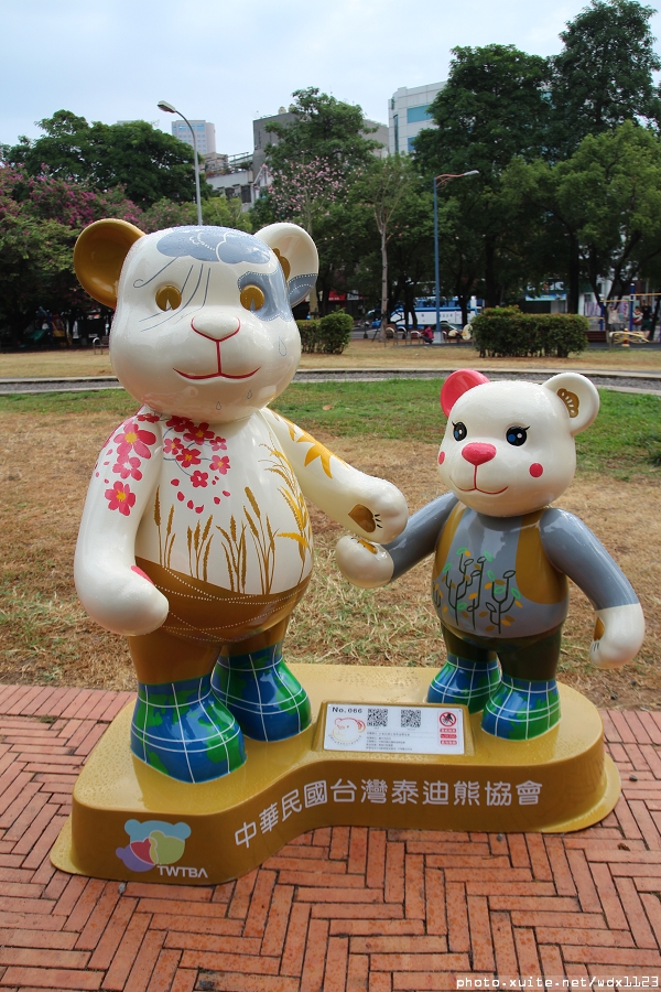 2014泰迪熊台中樂活嘉年華:2014泰迪熊樂活嘉年華✪100+2親子熊到齊❤金古錐~103.12.09更新