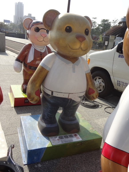 秋紅谷廣場：1021124[官本金文愛台灣]2013泰迪熊台中樂活嘉年華即將在台中秋紅谷廣場熊霸天下引爆熊熊的原力與可愛