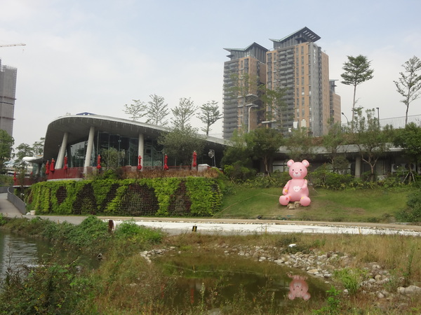 秋紅谷廣場：1021124[官本金文愛台灣]2013泰迪熊台中樂活嘉年華即將在台中秋紅谷廣場熊霸天下引爆熊熊的原力與可愛