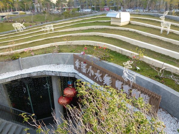 秋紅谷廣場：【台中】漫步台中綠森林－秋紅谷廣場