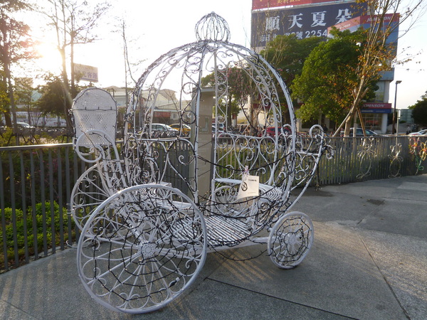 秋紅谷廣場：【台中】漫步台中綠森林－秋紅谷廣場