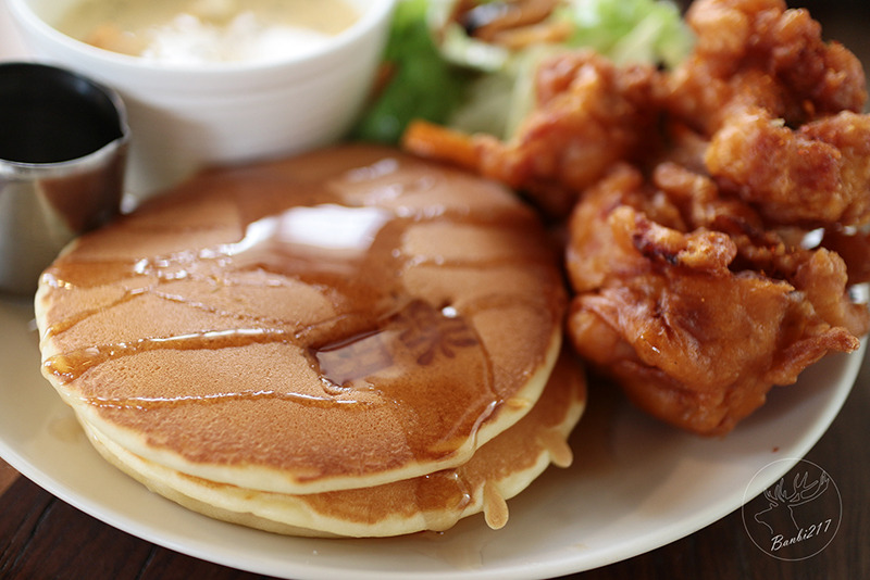 Banbi217 美食旅遊: 田樂二店小公園 For Farm Burger-日式漢堡與炸雞鬆餅,早午餐,下午茶,咖啡館(台中美食)