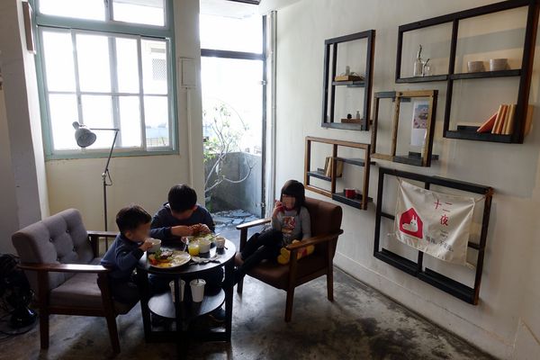 for Farm Burger‧田樂(小公園店)：(胖樺食記)台中必吃早餐”for Farm Burger田樂小公園店”。隱身民宅的優哉鄉村風(內含2016年完整菜單)