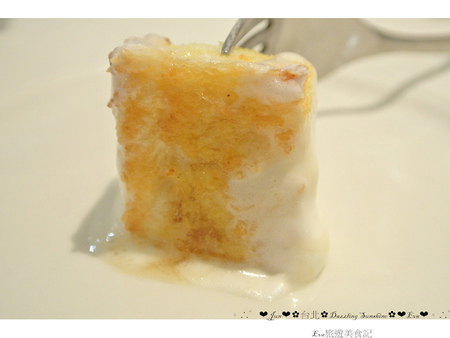 Dazzling Cafe Sunshine(3店)：【食記】oO。。台北　信義區　A11館　Dazzling Cafe SunShine　蜜糖吐司　義大利麵　燉飯　咖啡　輕食　三明治　奶油像瀑布一樣流潟而下的蜜糖吐司，讓人看了好想大口大口吃～oO。o○。　