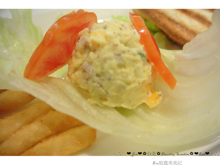 Dazzling Cafe Sunshine(3店)：【食記】oO。。台北　信義區　A11館　Dazzling Cafe SunShine　蜜糖吐司　義大利麵　燉飯　咖啡　輕食　三明治　奶油像瀑布一樣流潟而下的蜜糖吐司，讓人看了好想大口大口吃～oO。o○。　