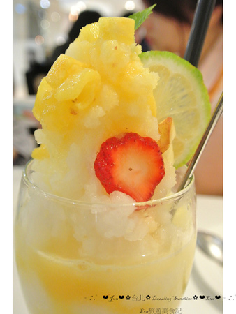 Dazzling Cafe Sunshine(3店)：【食記】oO。。台北　信義區　A11館　Dazzling Cafe SunShine　蜜糖吐司　義大利麵　燉飯　咖啡　輕食　三明治　奶油像瀑布一樣流潟而下的蜜糖吐司，讓人看了好想大口大口吃～oO。o○。　