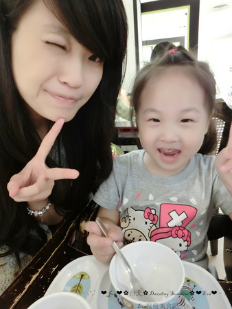 Dazzling Cafe Sunshine(3店)：【食記】oO。。台北　信義區　A11館　Dazzling Cafe SunShine　蜜糖吐司　義大利麵　燉飯　咖啡　輕食　三明治　奶油像瀑布一樣流潟而下的蜜糖吐司，讓人看了好想大口大口吃～oO。o○。　