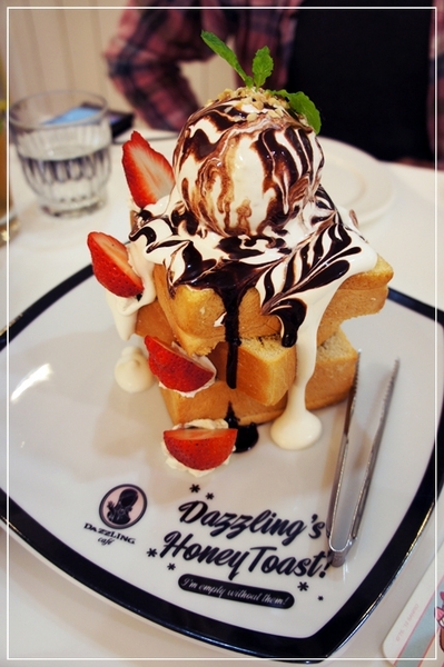 Dazzling cafe Sunshine(三店)：[Cafe] 初訪★Dazzling cafe★ 肖想很久的蜜糖吐司，終於讓我品嚐到囉!!!