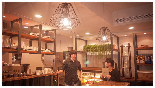 路燈咖啡 Light cafe:【食記】 台北 路燈咖啡_線條優美的公館微型咖啡廳