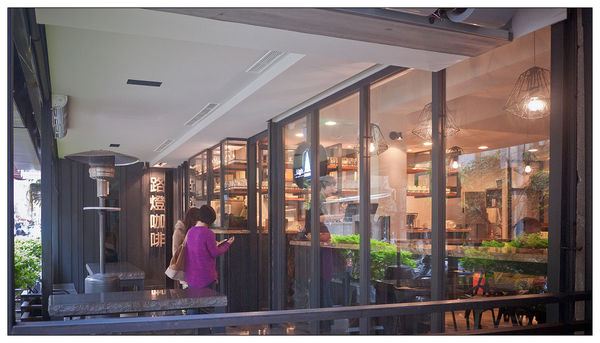 路燈咖啡 Light cafe:【食記】 台北 路燈咖啡_線條優美的公館微型咖啡廳